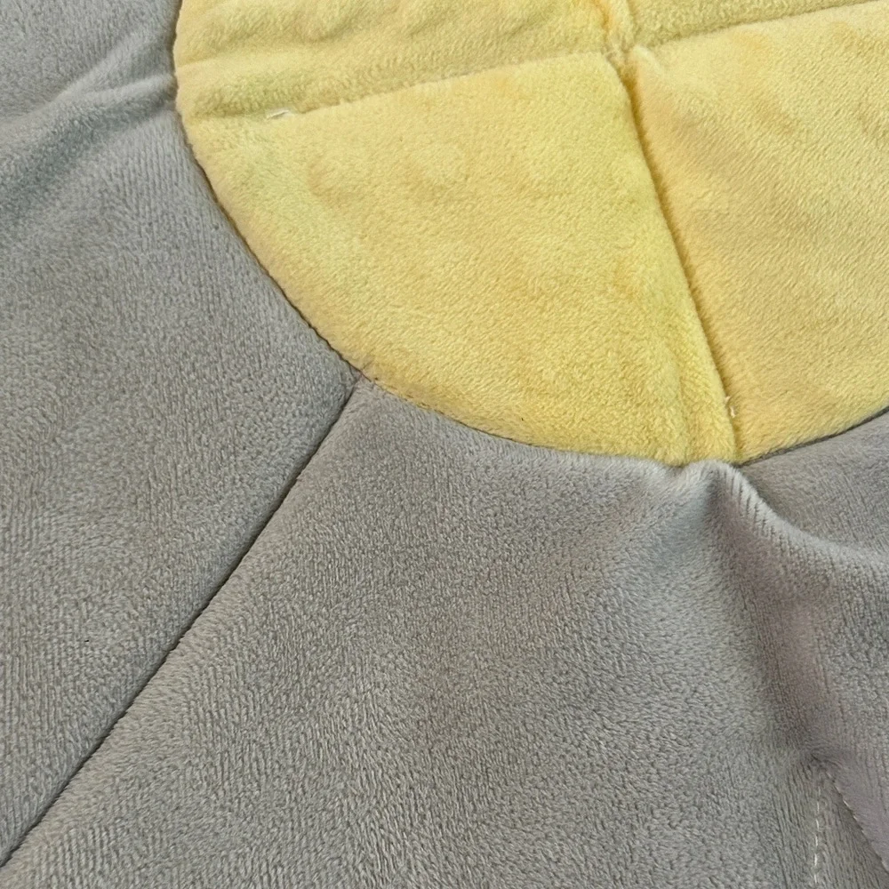 Gray Flower-Shaped Baby Bathing Seat /Mat with Yellow Center